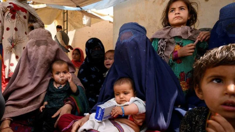 ہیومن رائٹس واچ: امداد کی کمی اور خواتین پر طالبان کی پابندیوں سے لاکھوں افغانوں کی صحت کو خطرہ