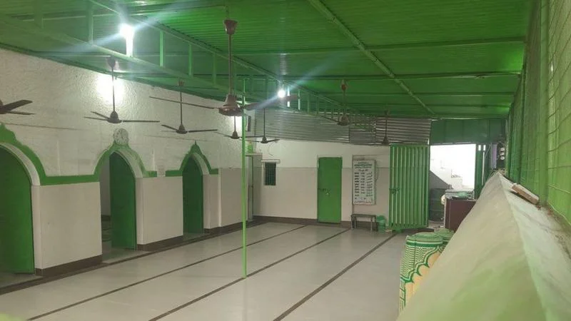 "آثار قدیمہ" مسجد کی کیا کہانی ہے جو ہندوستان میں یتیموں کو رہائش دے رہی تھی؟