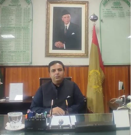 ڈپٹی کمشنرراجن پورکاضلع بھرمیںمختلف پولنگ سٹیشنزکادورہ