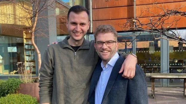 دو اجنبیوں نے ایک دوسرے کی جان کیسے بچائی؟