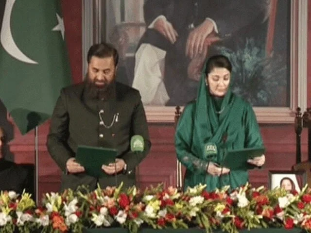 مریم نواز ملکی تاریخ کی پہلی خاتون وزیر اعلیٰ منتخب، عہدے کا حلف اٹھا لیا