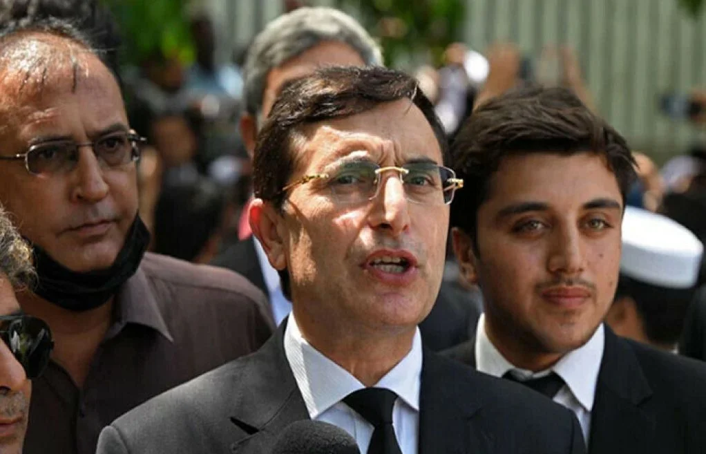 عمران خان نے تین افراد کے نام بتا دیئے جن کی جان کو خطرہ ہے، بیرسٹر گوہر