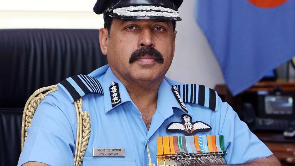 فضائیہ کے سابق سربراہ آر کے ایس بھدوریا بی جے پی میں شامل، غازی آباد سے الیکشن لڑنے کی قیاس آرائیاں