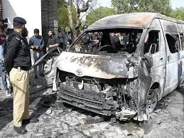 کراچی میں خودکش دھماکہ، پانچوں غیر ملکی محفوظ، 2 دہشت گرد ہلاک