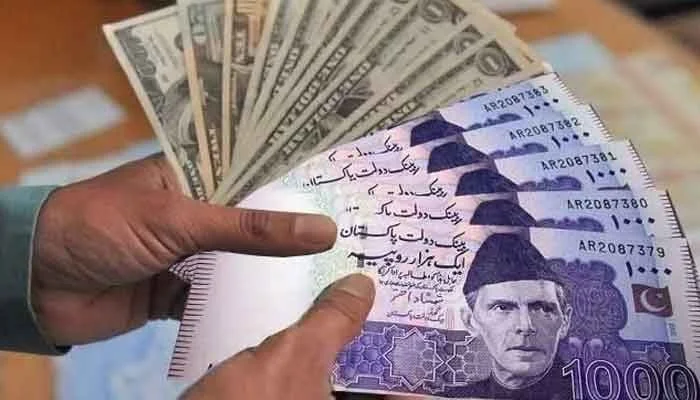 روپیہ مضبوط، امریکی ڈالر پھر گر گیا