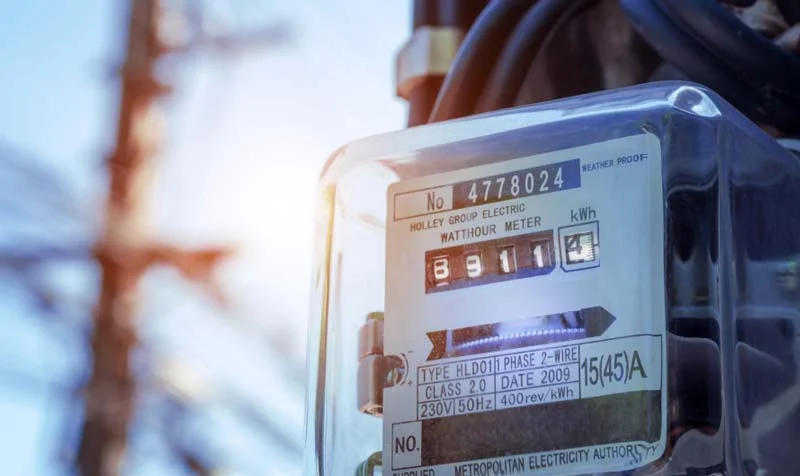 فیول ایڈجسٹمنٹ 7 روپے 6 پیسے فی یونٹ سے کم کر کے 4 روپے 92 پیسے کر دی گئی، وزیر توانائی