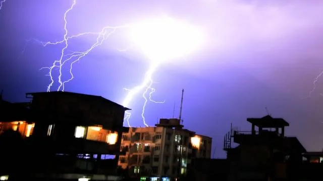 مختلف مقامات پر آسمانی بجلی گرنے سے 16 افراد جاں بحق ہو گئے