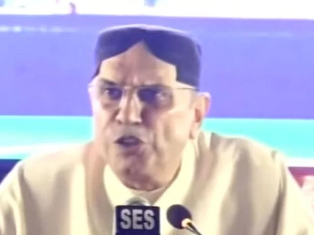 اسلام آباد میں بیٹھے کم عقل بابوں کی وجہ سے پاکستان غریب ہو گیا ، صدرمملکت