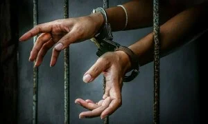 حیدرآباد: چلتی ٹرین میں پولیس اہلکار نے خاتون پر تشدد کیا، ملزم گرفتار