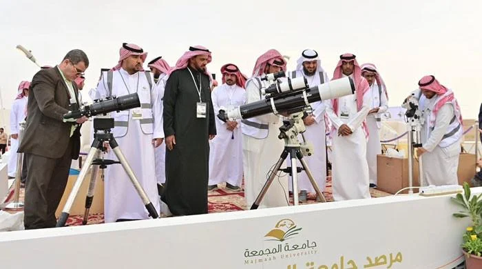 عید کا چاند دیکھنے کے لیے 41 ممالک سعودی عرب اور 14 ترکی کی پیروی کرتے ہیں