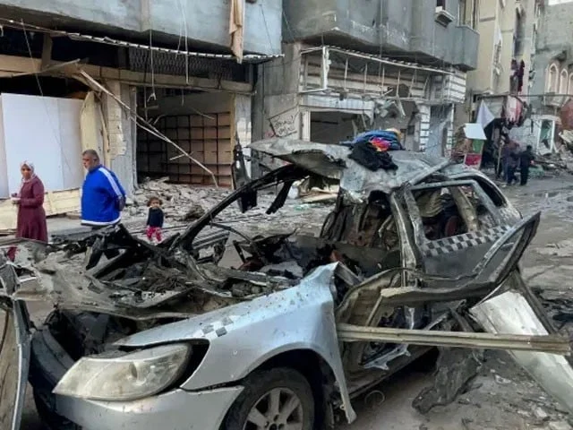 اسرائیلی فورسز نے غزہ میں داخل ہونے کے انتظار میں یونیسیف کی گاڑی پر فائرنگ کی۔