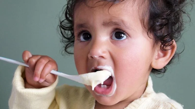 نیسلے بچوں کے کھانے میں بہت زیادہ چینی ڈالتی ہے، حکومت اسے کیوں نہیں پکڑ سکتی؟