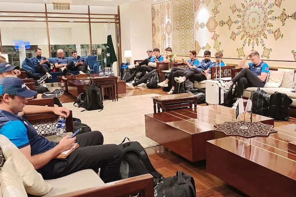 پاکستان کے خلاف ٹی ٹوئنٹی سیریز، نیوزی لینڈ کی ٹیم اسلام آباد پہنچ گئی۔