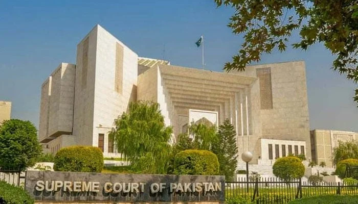 300 سے زائد وکلاء ججز کے خط پر سپریم کورٹ سے ازخود نوٹس کا مطالبہ کر رہے ہیں۔