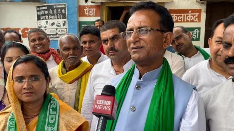 بہار کی وہ سیٹ، جہاں ایک 'باہوبلی' کی بیوی جے ڈی یو کے ایک تجربہ کار لیڈر سے مقابلہ کر رہی ہے۔