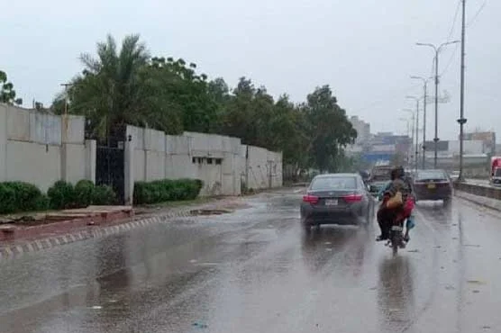 کراچی: صبح سویرے بوندا باندی، محکمہ موسمیات نے شہر میں تیز بارش نہ ہونے کی پیشگوئی کردی