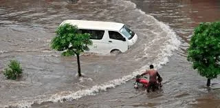 لاہور میں موسلادھار بارش سے 44 سال پرانا ریکارڈ ٹوٹ گیا