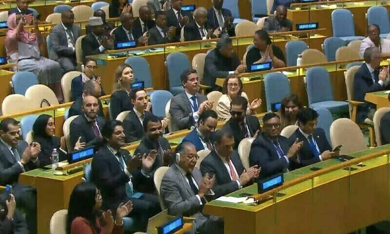 مذاکرات سے مسائل کا حل نکلتا ہے: خواجہ آصف