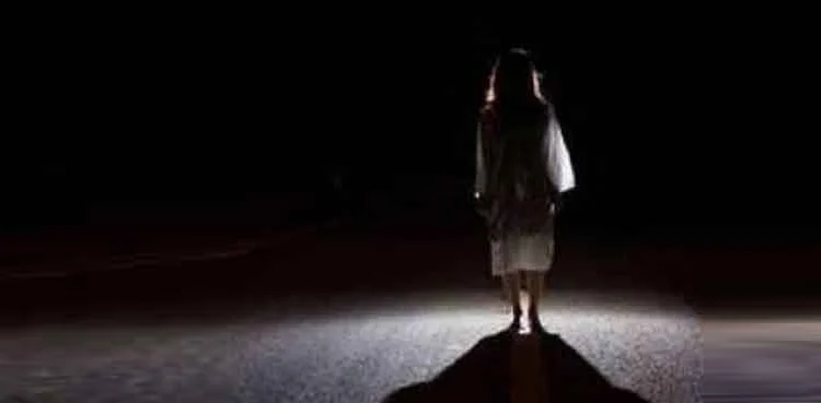 سات سالہ بچی کو گلا کاٹ کر قتل کر دیا ، لاش کوڑے کے ڈھیر سے برآمد