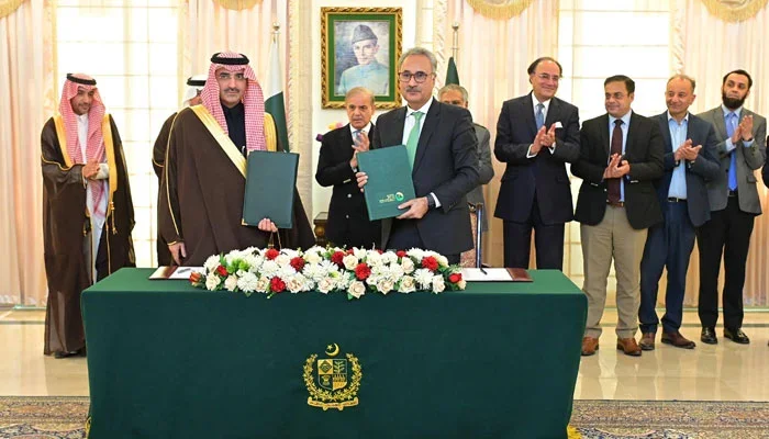 پاکستان اور سعودی ڈویلپمنٹ فنڈ کے درمیان 1.61 ارب ڈالرزکے معاہدوں پر دستخط ہوگئے