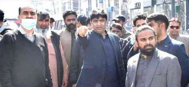 کمشنر ملتان کی ہدایت پر ناجائز تعمیرات مسمار،راستے کشادہ، بیوٹیفکیشن اقدامات کا آغاز