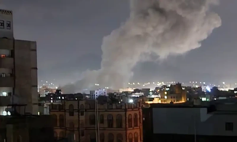 "یمن کے دارالحکومت صنعا پر امریکی فضائی حملے: 31 افراد شہید"