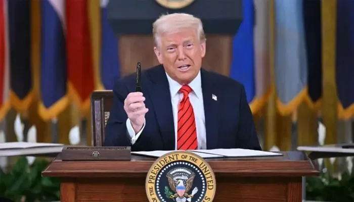 "ٹرمپ انتظامیہ کا 5 لاکھ سے زائد تارکین وطن کی قانونی حیثیت ختم کرنے کا اعلان"