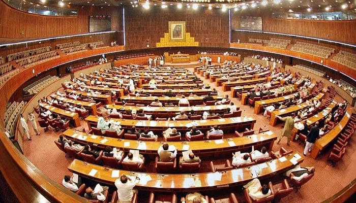 "ملکی سیاسی و عسکری قیادت کا دہشت گردوں سے آہنی ہاتھوں سے نمٹنے کا فیصلہ"