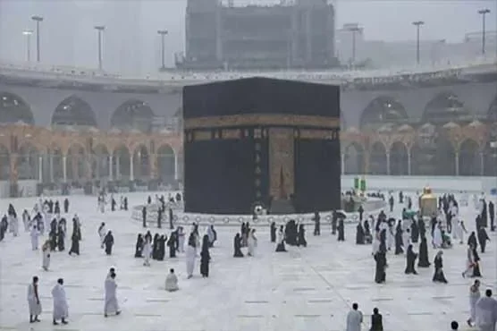 مکہ مکرمہ میں بارش، عمرہ زائرین کا بارش میں طواف