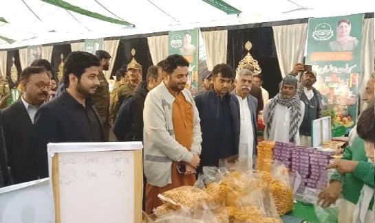 سہولت رمضان بازار ملتان میں چینی اور آٹے کے کاؤنٹرز قائم، ڈپٹی کمشنر کا دورہ