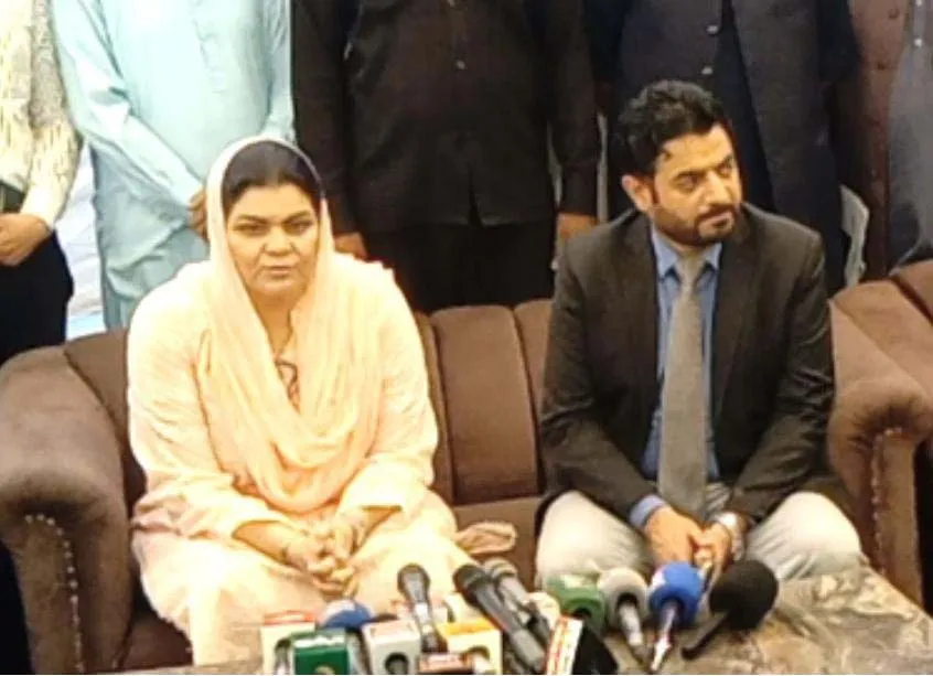 معاون خصوصی وزیر سلمیٰ بٹ کا دورہ ملتان ،رمضان نگہبان پیکیج کی امدادی رقوم تقسیم