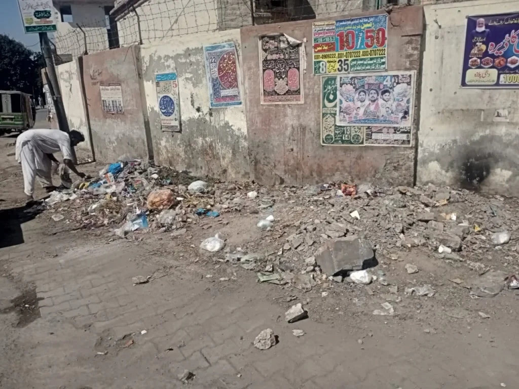 ملتان کے پوش علاقے کنٹونمنٹ بورڈ کے مکین گندگی میں رہنے پر مجبورسکولوں کے سامنے کوڑاکرکٹ کے ڈھیر
