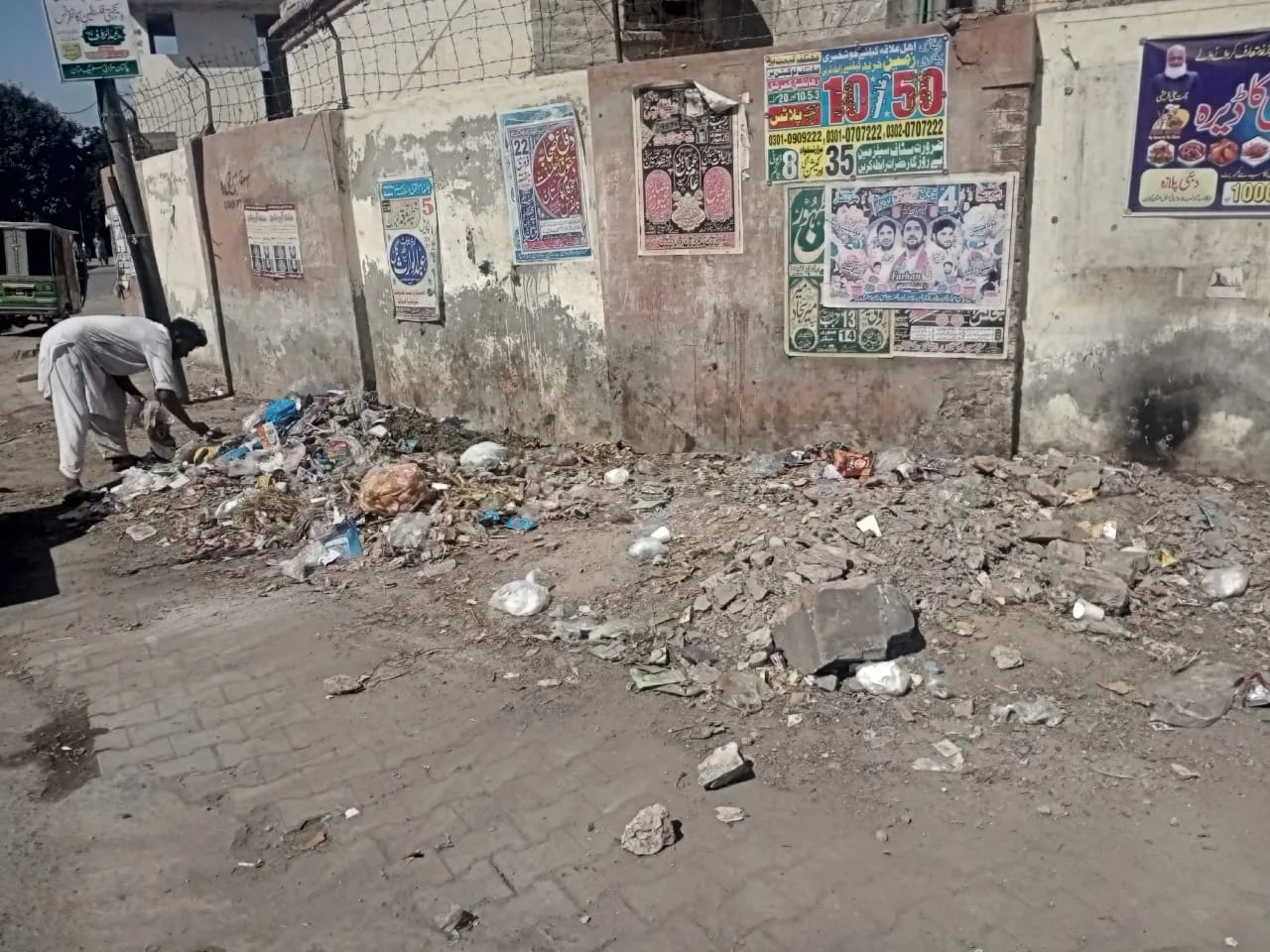 ملتان کے پوش علاقے کنٹونمنٹ بورڈ کے مکین گندگی میں رہنے پر مجبورسکولوں کے سامنے کوڑاکرکٹ کے ڈھیر