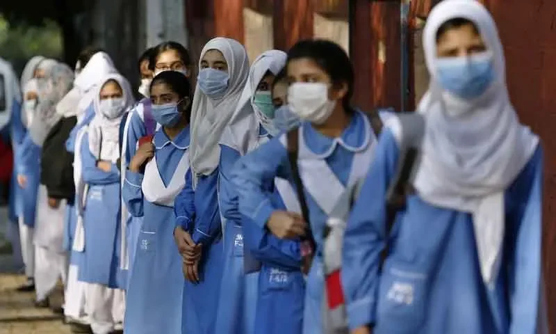 خیبرپختونخوا میں طالبات کےلیے مفت ٹرانسپورٹ فراہم کرنے کا فیصلہ