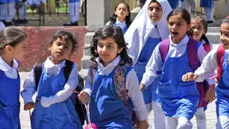 سکولز میں موسم گرما کی تعطیلات جلدی کرنے کی تجویز