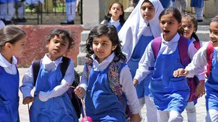 سکولز میں موسم گرما کی تعطیلات جلدی کرنے کی تجویز