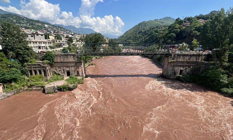 بھارت نے دریائے جہلم میں اچانک پانی چھوڑ دیا، درمیانے درجے کا سیلاب