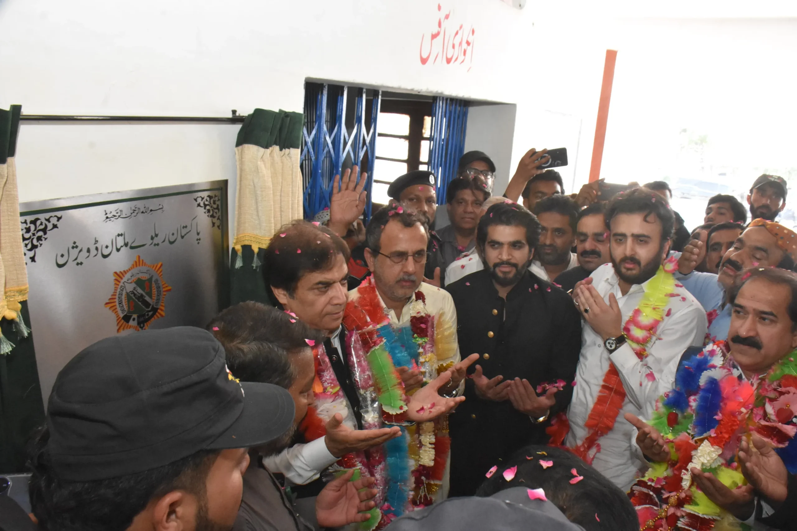 ڈیرہ،ملتان شٹل ٹرین کا افتتاح ،عوامی فلاحی منصوبے ترجیح(حنیف عباسی، اویس لغاری)