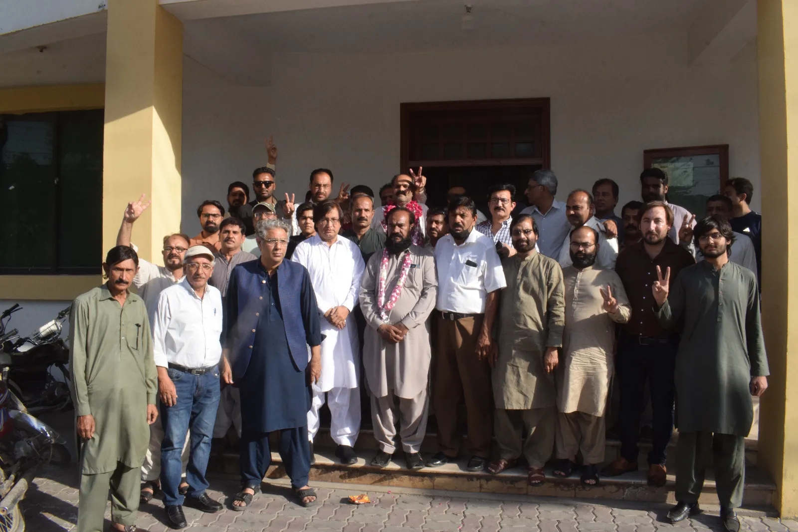 سینئر صحافی ارشد ملک بازیاب ،ٹائمز انسٹیٹیوٹ کے مالک وڈائریکٹرکیخلاف مقدمہ درج