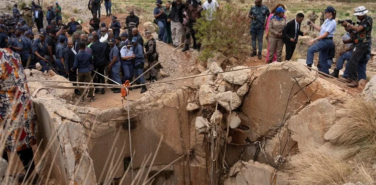 جنوبی افریقا میں سونے کی کان بیٹھنے سے 289 مزدور پھنس گئے