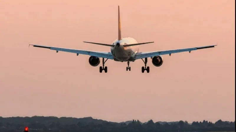 پاکستان کی فضائی حدود بند: ہر قسم کی پروازوں کے لیے پابندی