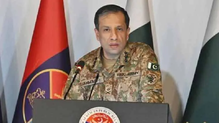 بھارت نے 6 مقامات پر 24 حملے کیئے ، 8 پاکستانی شہید ، منہ توڑ جواب دیا جارہاہے : ڈی جی آئی ایس پی آر