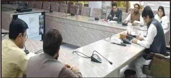 "وہاڑی روڈ کی تعمیراتی پیش رفت: کمشنر ملتان کا جائزہ"