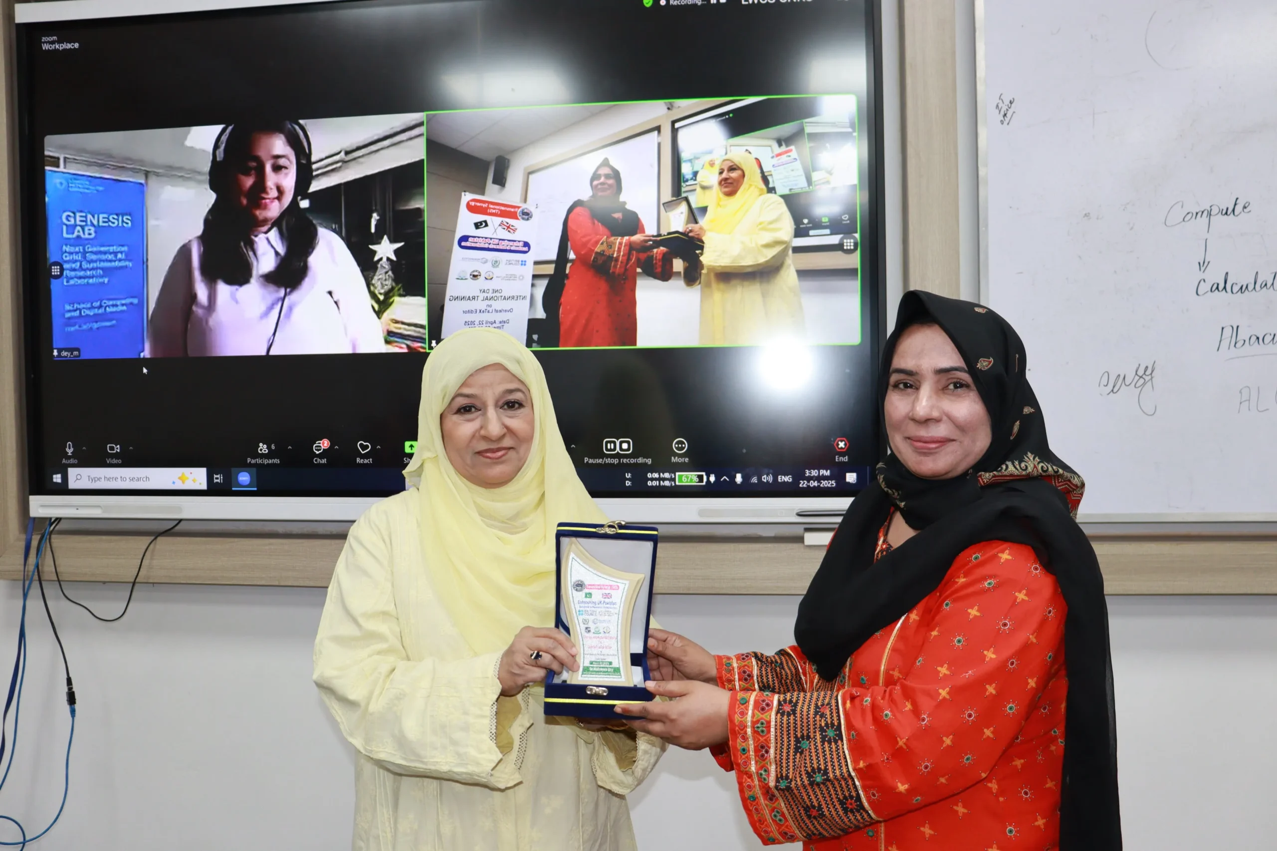 خواتین کا تحقیقی و تعلیمی بااختیار بنانا: ویمن یونیورسٹی ملتان میں تربیتی سیشن