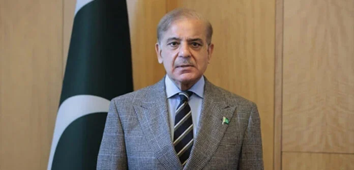 وزیراعظم کا پاک فضائیہ کے شاہینوں سے ملاقات کیلئے کامرہ ائیربیس کا دورہ