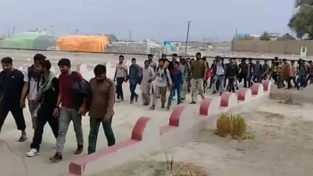 ایران سے 350 پاکستان زائرین اور طلبہ تفتان پہنچ گئے