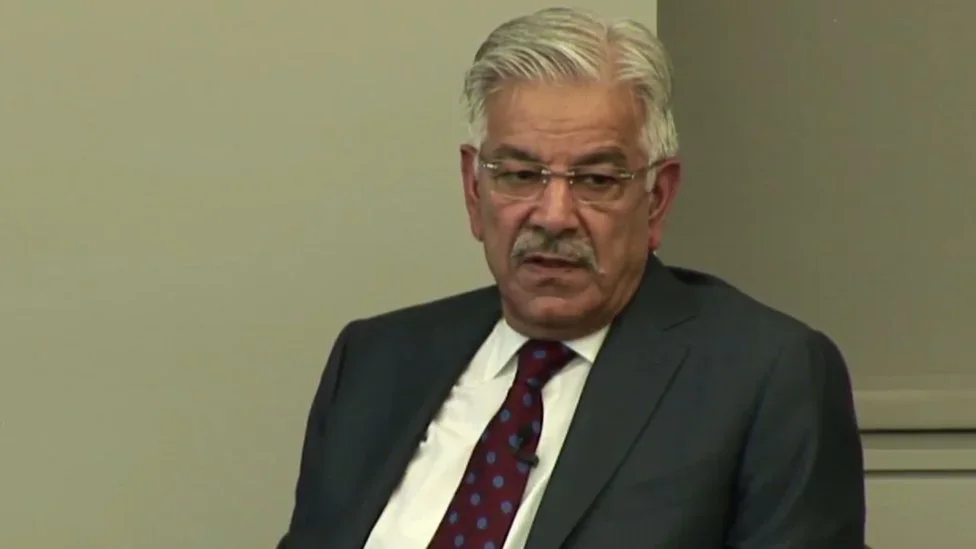 ملک میں ہائبرڈ نظام رائج ہے، یہ کوئی مثالی جمہوری حکومت نہیں، وزیر دفاع