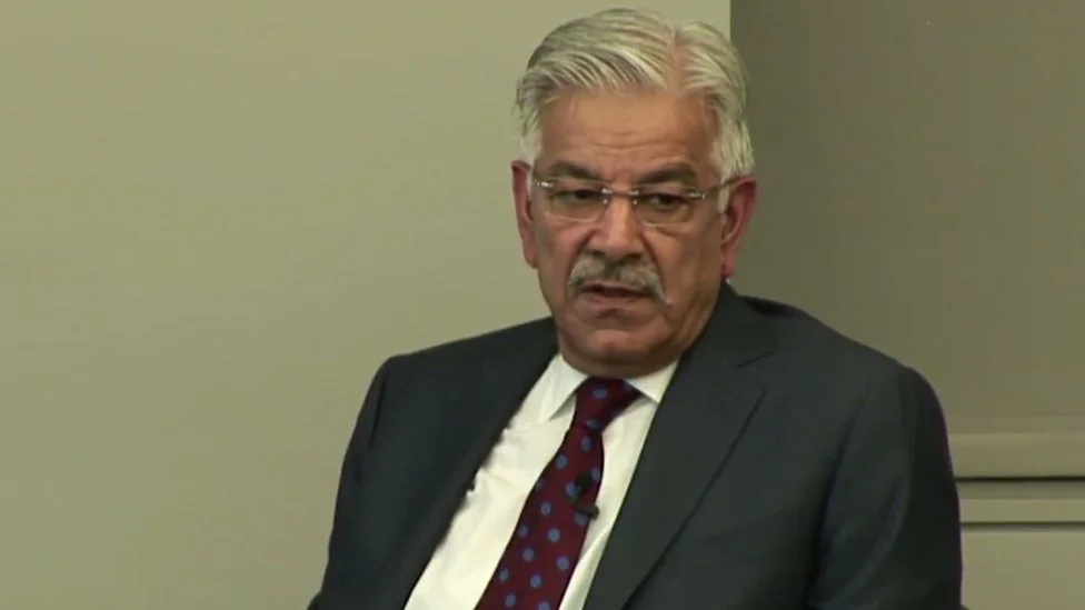 ملک میں ہائبرڈ نظام رائج ہے، یہ کوئی مثالی جمہوری حکومت نہیں، وزیر دفاع