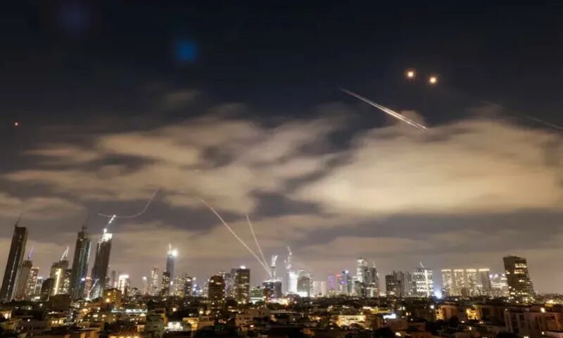 ایران کا اسرائیل پر سپرسانک میزائلوں سے جوابی حملہ، حیفہ میں کئی مقامات پر آگ لگ گئی، 15 زخمی
