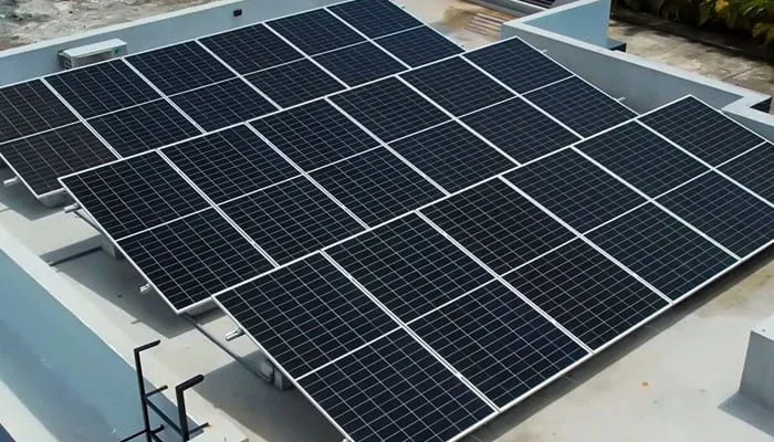 حکومت نے سولر پینلز پر سیلز ٹیکس 18 سے کم کر کے 10 فیصد کر دیا، وزیر خزانہ